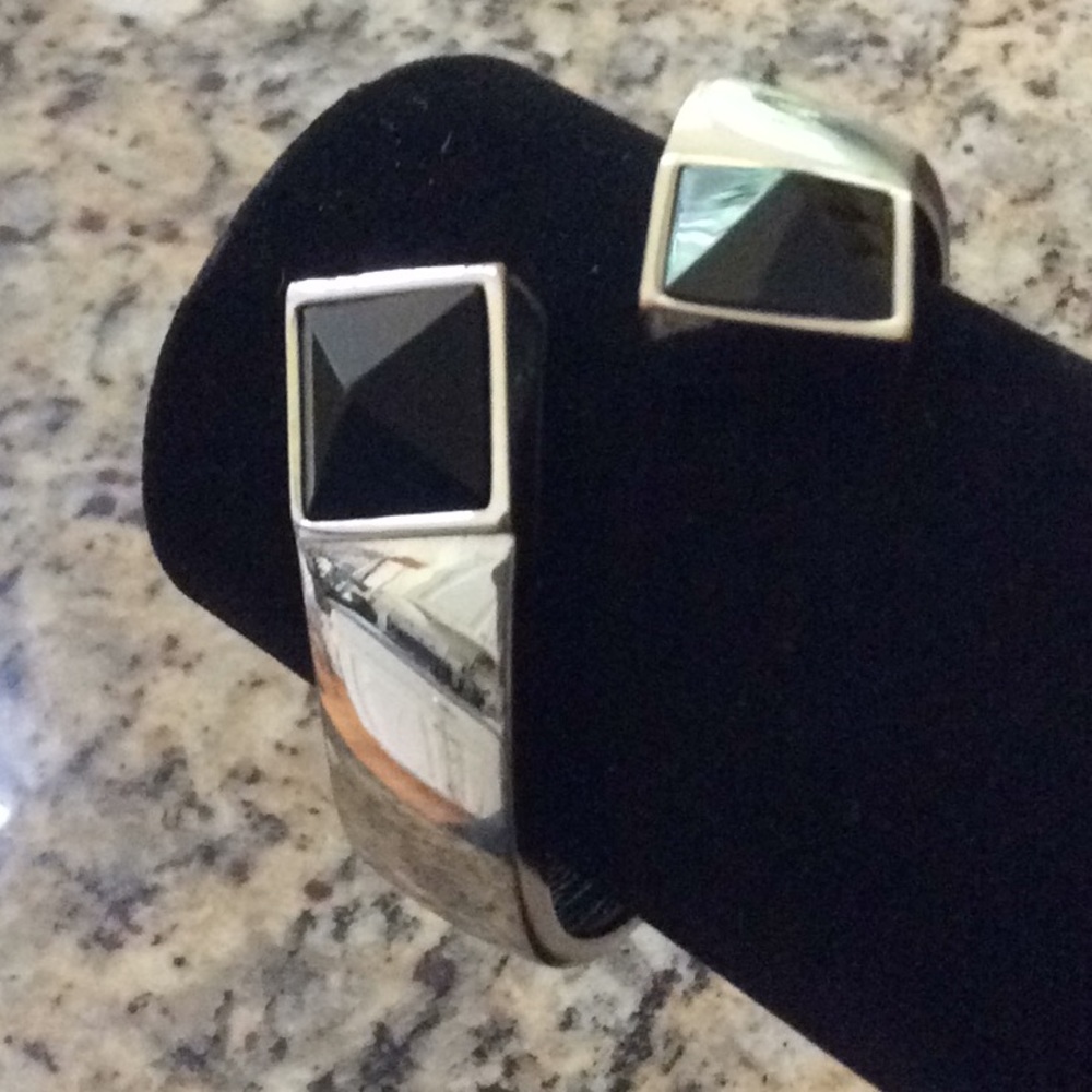 🔥Silver cuff bangle bracelet w onyx pyramid studs